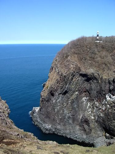 ウトロ灯台とオホーツク海