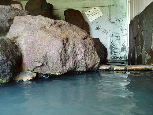 翁荘の岩風呂