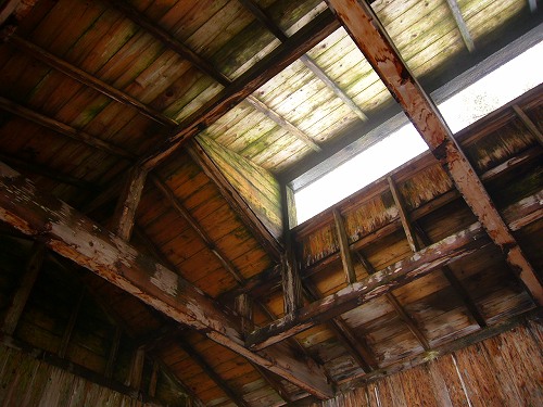 湯小屋の屋根