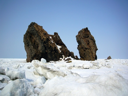 奇岩と流氷