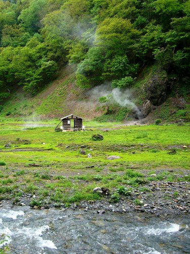 ヌプントムラウシ温泉を望む
