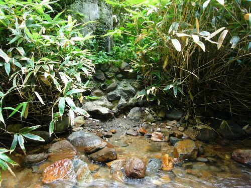 湯内川の湯