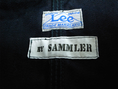 Lee By SAMMLER（リーバイザムラー）のカバーオールの襟元のタグ