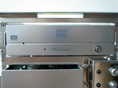 「AS Enclosure D1」にPioneer製「DVR-S15」を装着