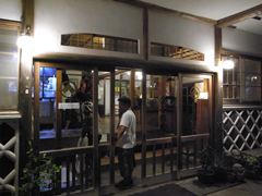 金谷旅館の玄関