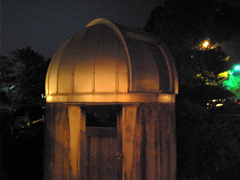 金谷旅館の玄関前にあった天体望遠鏡