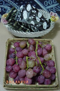 お菓子と葡萄