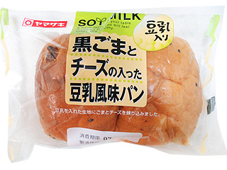 黒ごまとチーズの入った豆乳風味パン　ヤマザキ　126円