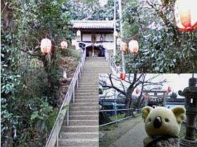 津久井浜駅のすぐ裏の神社です。