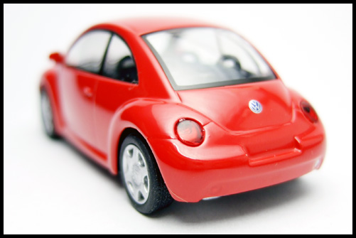 KYOSHO_VW_New_Beetle_Red_2.jpg