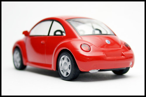 KYOSHO_VW_New_Beetle_Red_3.jpg