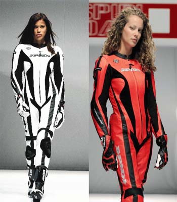 Motorstyle ファッションにこだわるライダーのためのバイクスタイルブログ スーパースポーツバイク乗りの女性ライダーに ぜひ着て欲しい レディースライダーのためのレザースーツ
