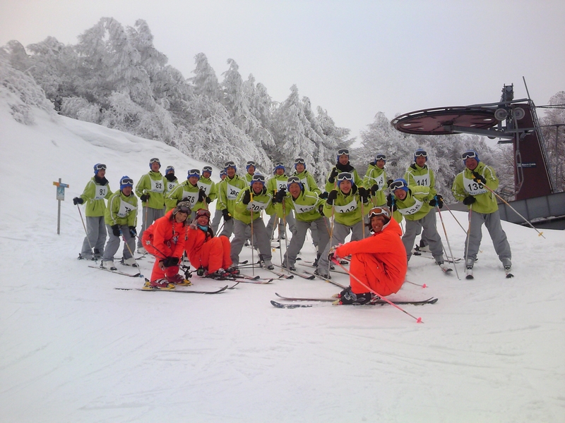 高知商業高校スキー実習男子班の写真2