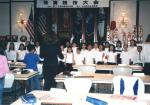 米国国歌・日本国歌を斉唱する横田ウエスト校の生徒